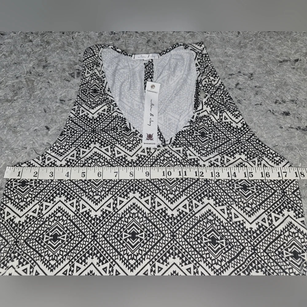 ✨️4/$20. NWT WILLOW & CLAY Sleeveless Aztec Print Open Back Blouse, M - Picture 7 of 12